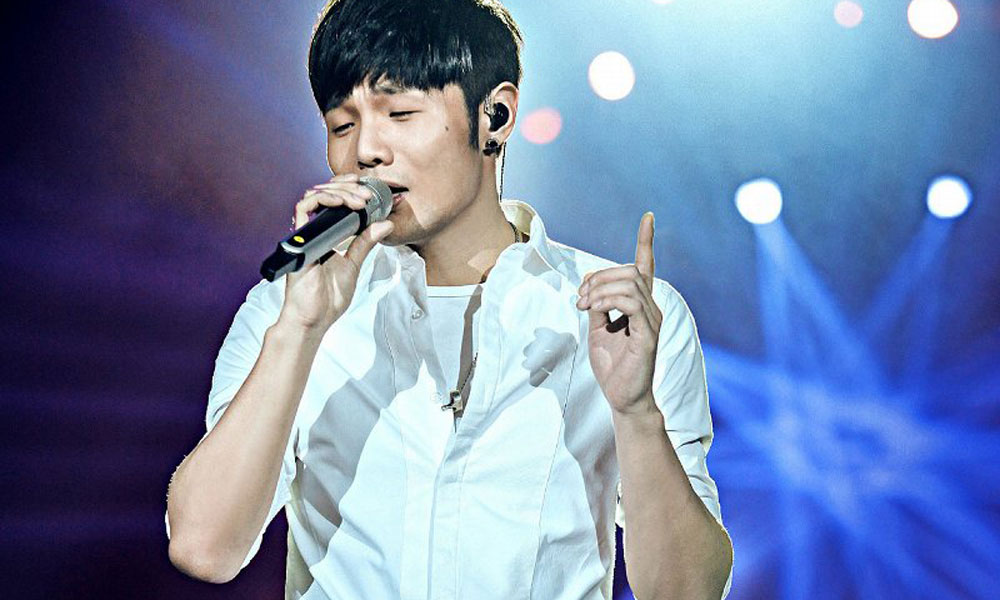 歌手唱歌表情动图分享展示