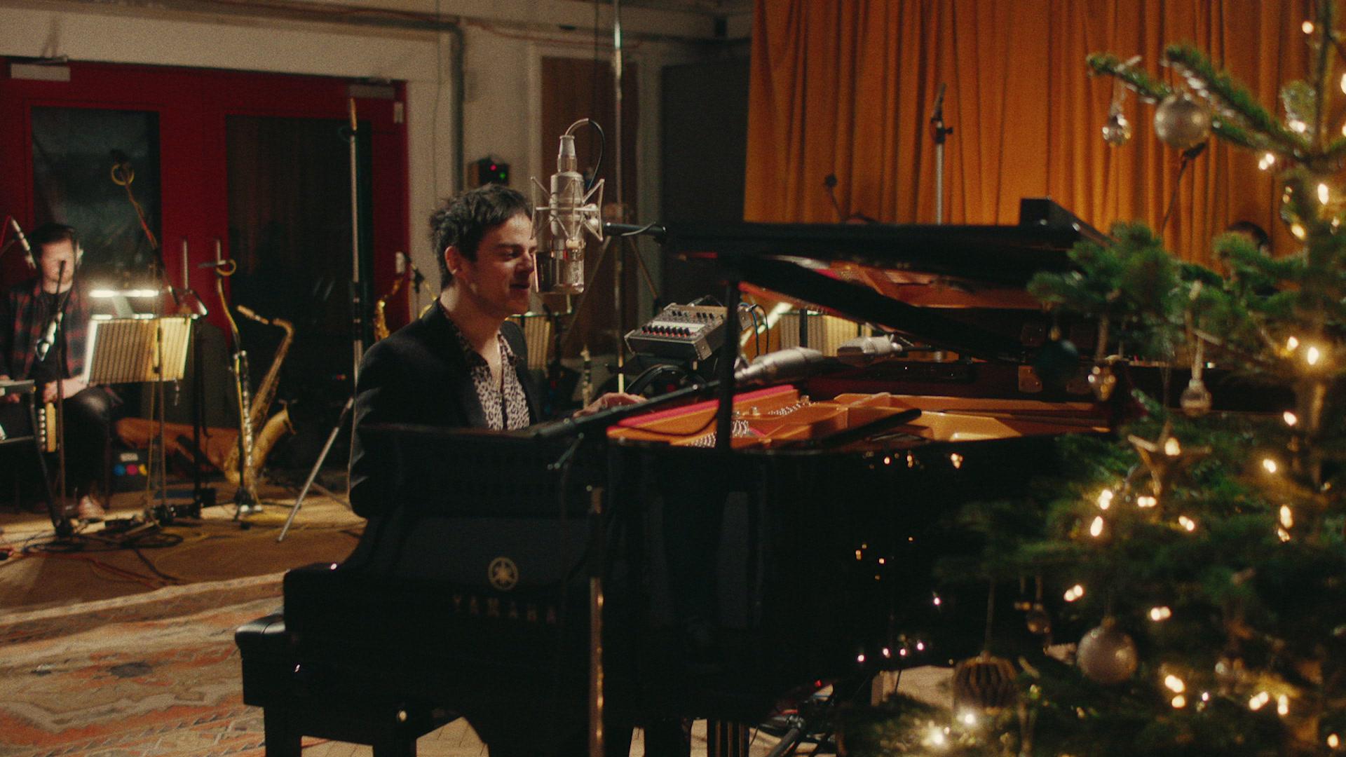 Jamie Cullum - Turn On The Lights (Live Performance At Abbey Road)