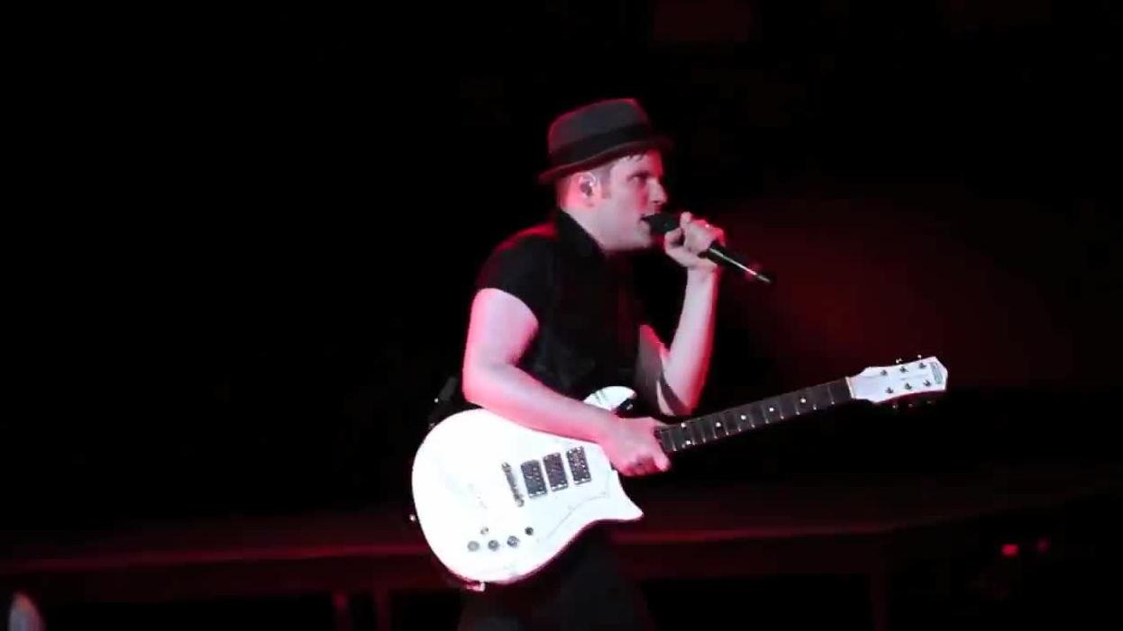 Fall Out Boy - My Songs Know What You Did In The Dark (Light Em Up) (Honda Civic Tour)