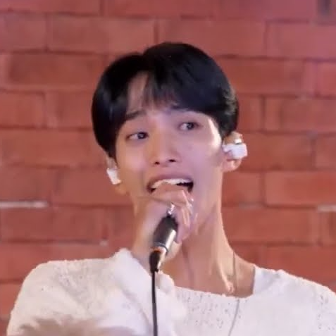 HOT (Live) banner