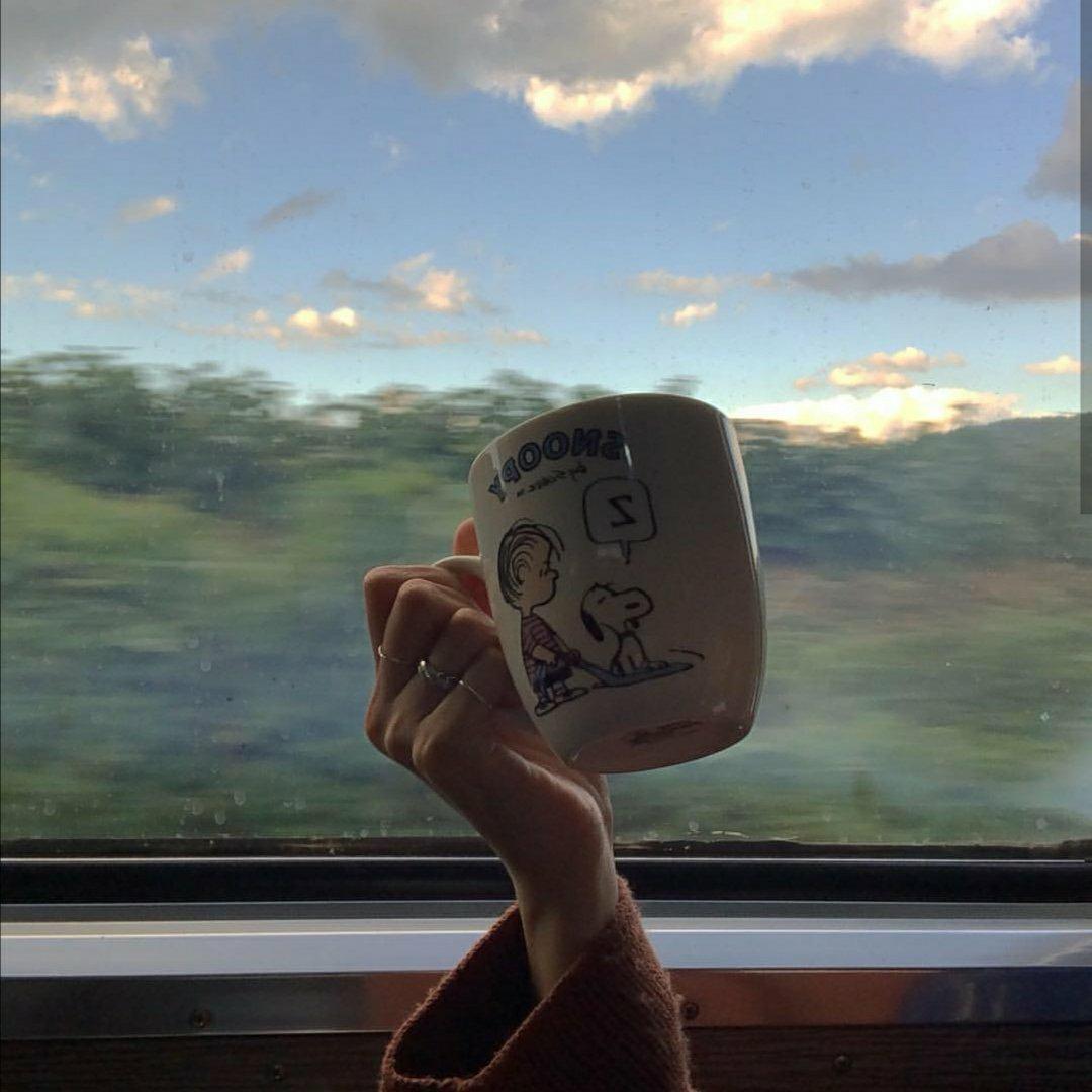 ↣