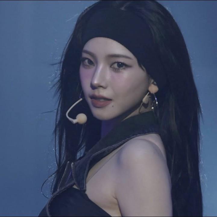 UP (KARINA Solo)' (Live) banner