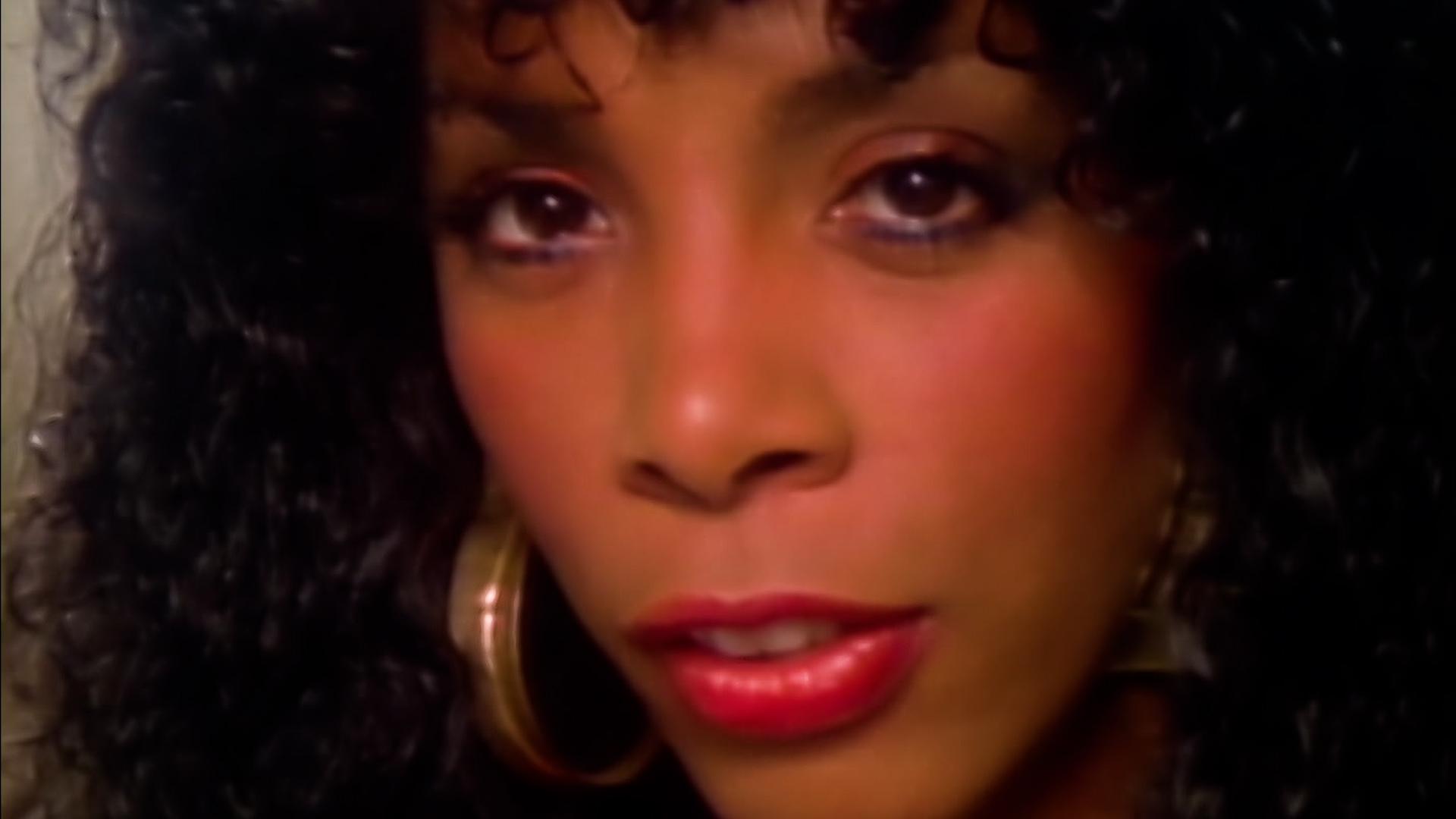 Donna Summer - She Works Hard For The Money