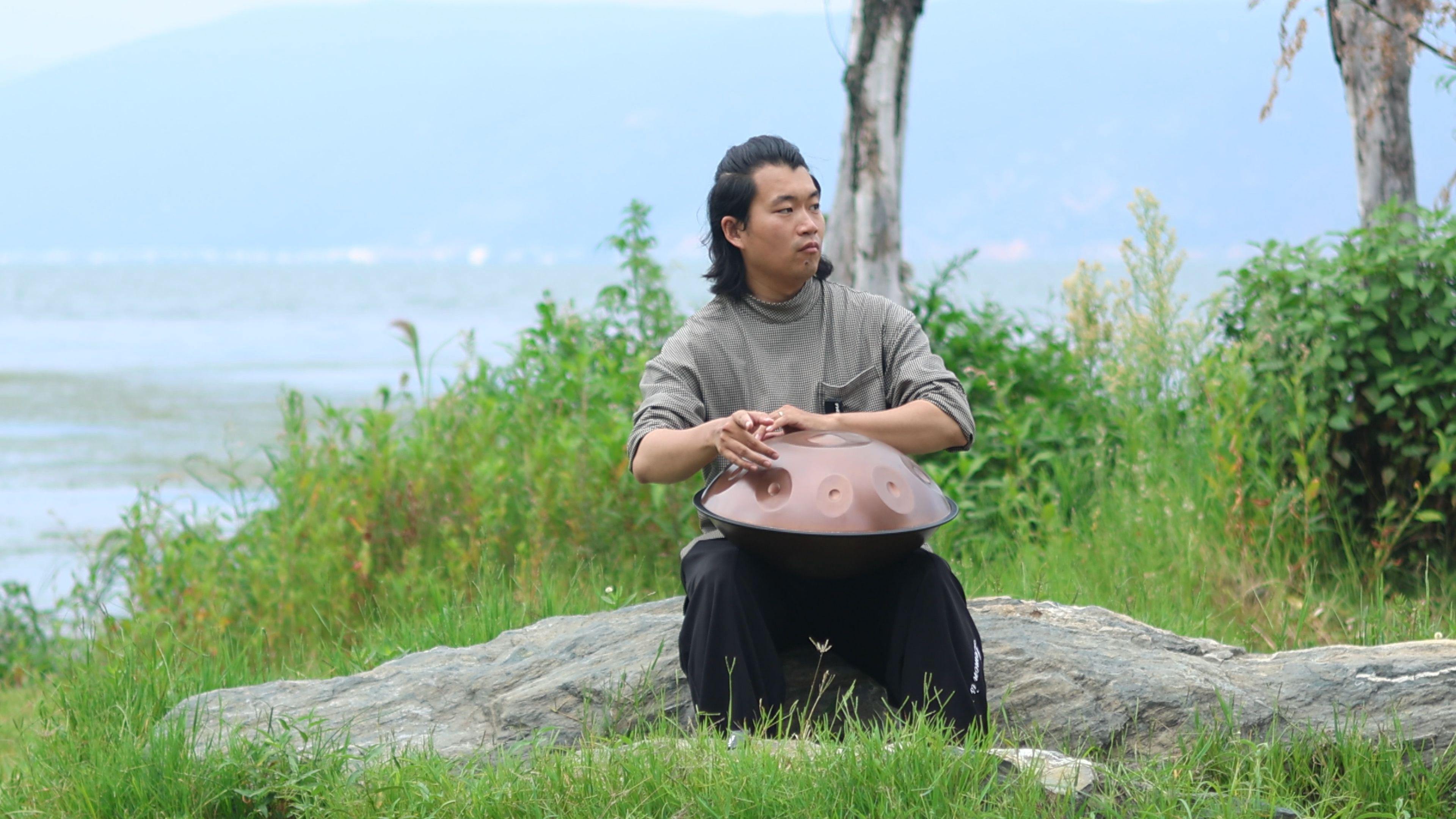 苏牧哲 - 在大理洱海边演奏手碟，自然音乐的绝佳场地