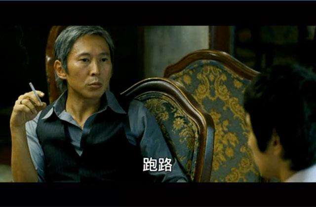 相比于黑帮小鲜肉的气血方刚,意气用事,外省黑帮老大"灰狼",人如其名