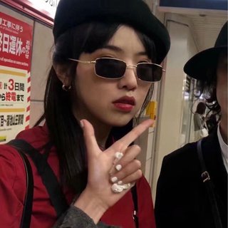 爱笑的粉色女孩