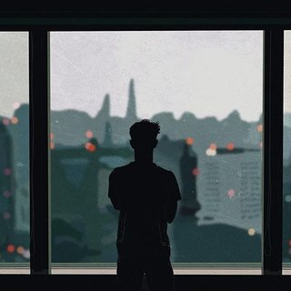 曾经我把你推远，再想呼喊你时你早已走远