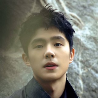 “将这片二月人间，归还给雨雾牧歌”