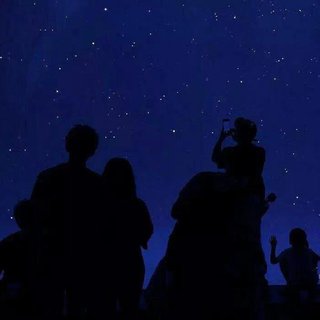 我再没见过 像你一般的星空 .