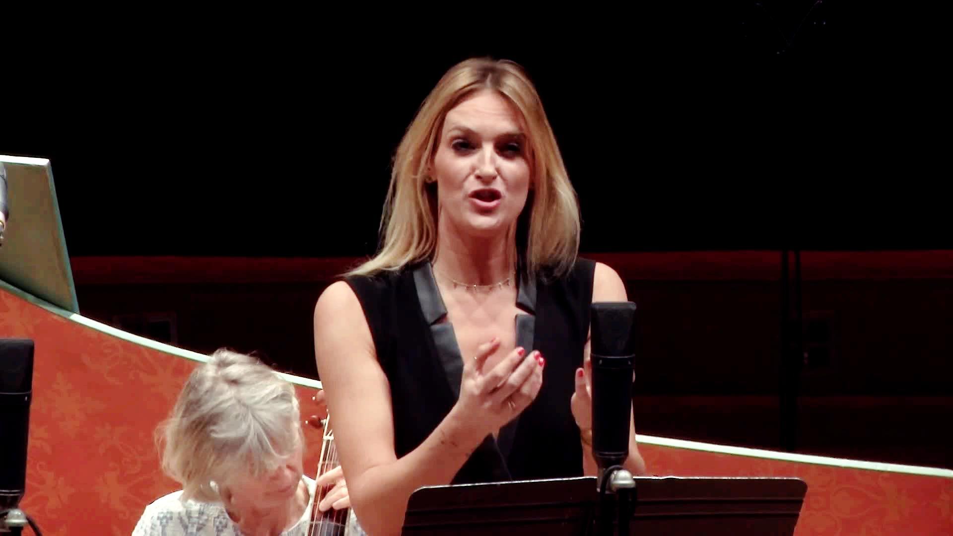 巴洛克时代的女作曲家,倒难得