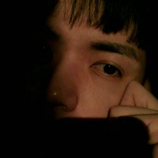 曾听人说，回忆是一座桥，却是通向寂寞的牢