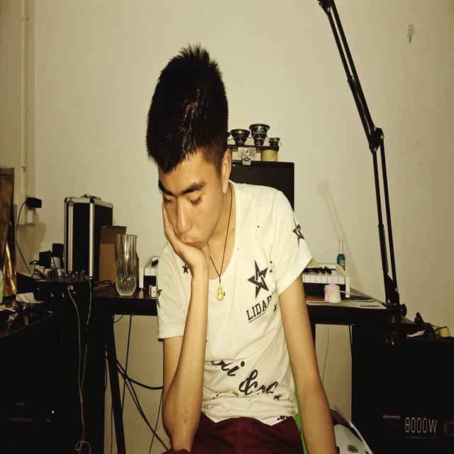 歌手:李星 所属专辑:断点 播放 收藏 分享 下载 评论 网易云音乐