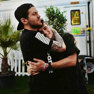 炸！生命不息♪蹦迪不止♪爱她就带她去蹦迪