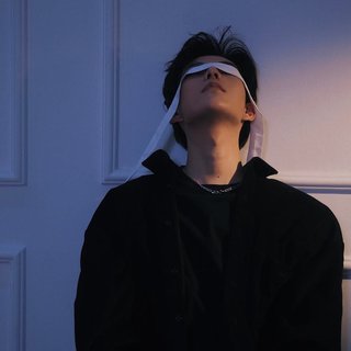 后来啊，关心成了打扰。