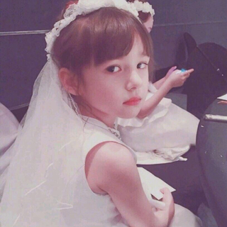 你用泥巴捏一座城，说将来要娶我进门