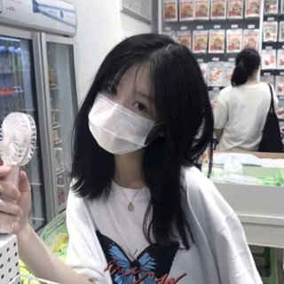 深夜循环播放歌曲。